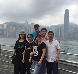 关于这次公司组织的旅游活动，目的是既让大家在每日繁忙的工作之余能有一个身心放松的过程体验，又是提供员工外出学习交流减压的好机会，重要的是在体现出集团对职工关怀的基础上，如何把团队精神融入到活动中，营造员工团结凝聚、活跃、奋进的氛围。
2016年4月7日上午在常总的安排下大家品尝了非常丰盛地道的港式早茶。