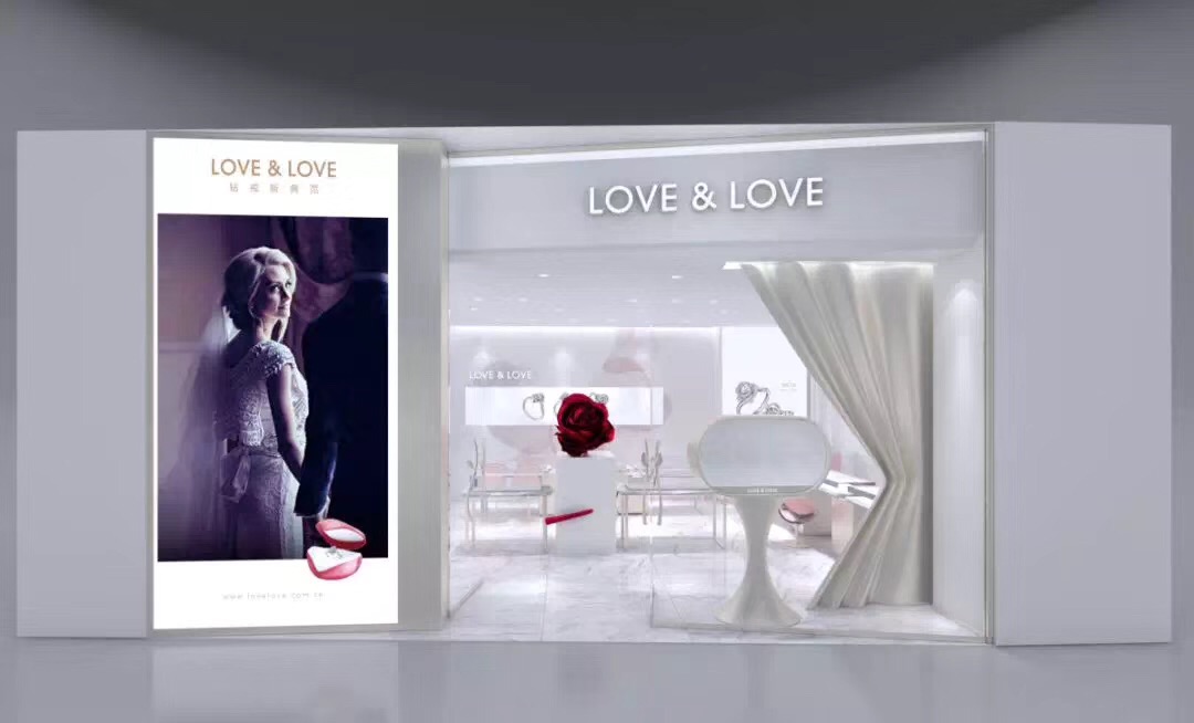 12博官网集团旗下LOVE&LOVE高级时尚珠宝龙湖天街店，预计于2018年9月28日正式开业。LOVE&LOVE珠宝以“钻戒新典范”为核心定位，以28-45岁结婚群体及高品的时尚女性为主要消费对象，以爱为本，因爱而生，为真爱代言。同时凭借其浪漫的品牌形象和饱含爱愿的产品设计受到市场追捧，结合先进的珠宝制造工艺，LOVE&LOVE珠宝始终为顾客提供充满爱的内活及兼具时尚品味的产品。 