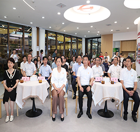 7月7日，武进区互联网行业沉浸式道德讲堂暨“e心向党 e路奋进”主题党日活动走进武进人民商场。