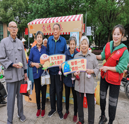 10月20日上午，武进人民商场商圈联合工会走进武进夕阳红康乐中心开展“向美好 盼岁长”“我们的节日·重阳”游园会。