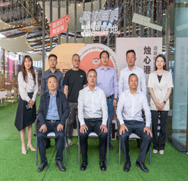 为进一步发挥委员主体作用，推进委员联系界别群众工作走深走实，5月16日上午，武进区政协领导郑政平、夷建良带队来到武进人民商。餮泻塘镇“烛心港”委员工作室建设情况。