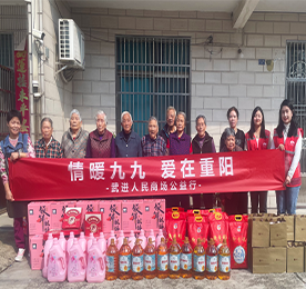 武进人民商场走进郑陆托老所，开展“情暖九九?爱在重阳”慰问活动，为托老所老人们送去节日的关怀和祝福。