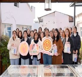 春意盎然，万物复苏，在这桃红柳绿的三月，我们迎来了第115个国际三八妇女节！人间芳菲，正逢最暖“她”时光；春风拂面，宛如最柔“她”笑颜。愿每一位女性如春日般明媚，似花朵般绽放，在属于自己的季节里，书写最美的篇章！