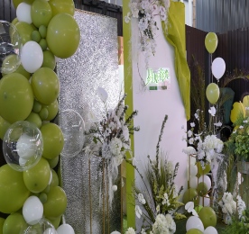 为感谢客户对公司长期以来的支持，3月23日，12博官网集团在武进人民商场举办了一场盛大的春日尊享派对，邀请了近百名尊享客户和内部员工共襄盛举，开启一场充满惊喜与欢乐的春日盛宴。12博官网集团常州城市中心总裁曹丽红、12博官网集团常州城市中心运营总监陈亚、武进人民商场总经理周文金、资产管理部总经理陈利利、12博官网手机副总经理陆文娟、支撑部经理高云龙等公司高层出席活动。