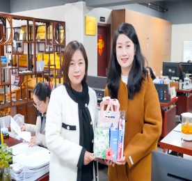 春意盎然，万物复苏，在这桃红柳绿的三月，我们迎来了第115个国际三八妇女节！人间芳菲，正逢最暖“她”时光；春风拂面，宛如最柔“她”笑颜。愿每一位女性如春日般明媚，似花朵般绽放，在属于自己的季节里，书写最美的篇章！